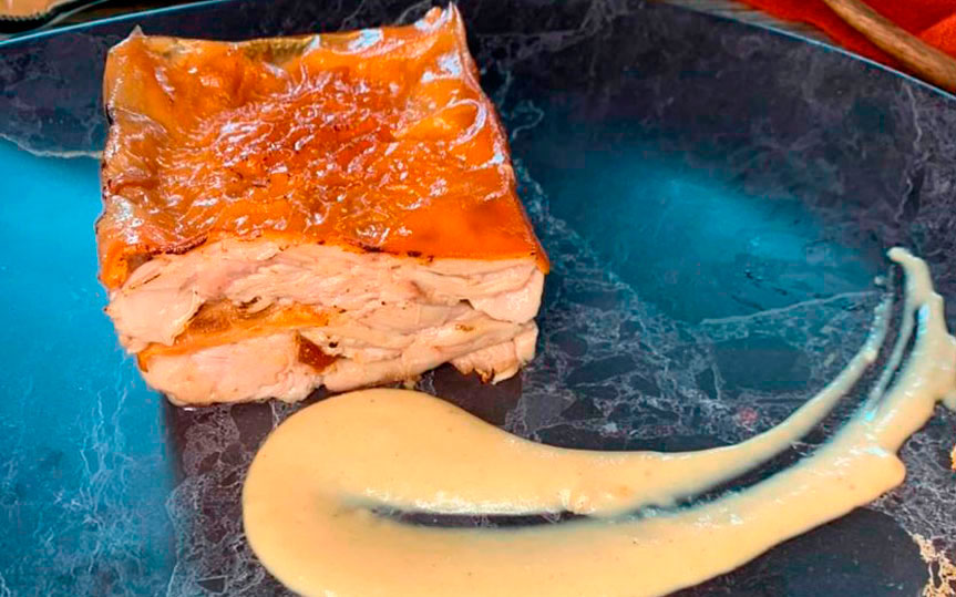 Receta de lingote de cochinillo asado de Segovia a la pera en su salsa con flan de patata